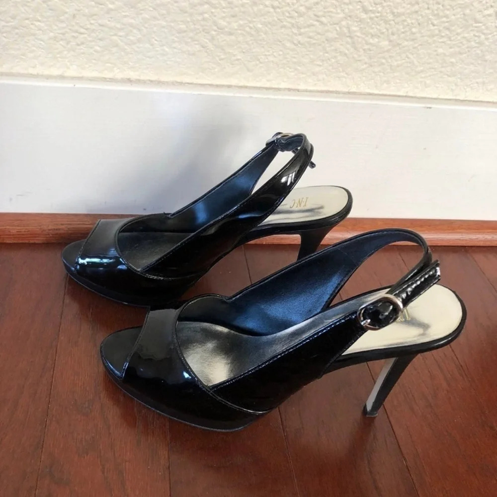 INC BLACK PATENT LEATHER SANDLES 7 excellent condition - Picture 2 of 6